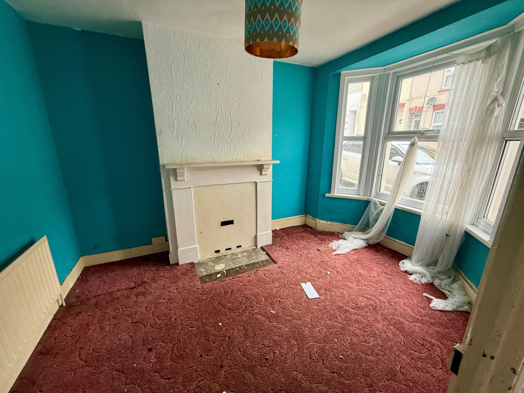 Lot: 162 - MID-TERRACE HOUSE FOR IMPROVEMENT - Living room with bay window